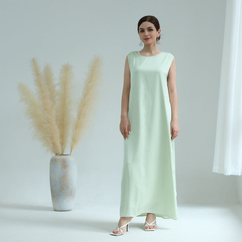 فستان داخلي بدون أكمام من الساتان للنساء المسلمات