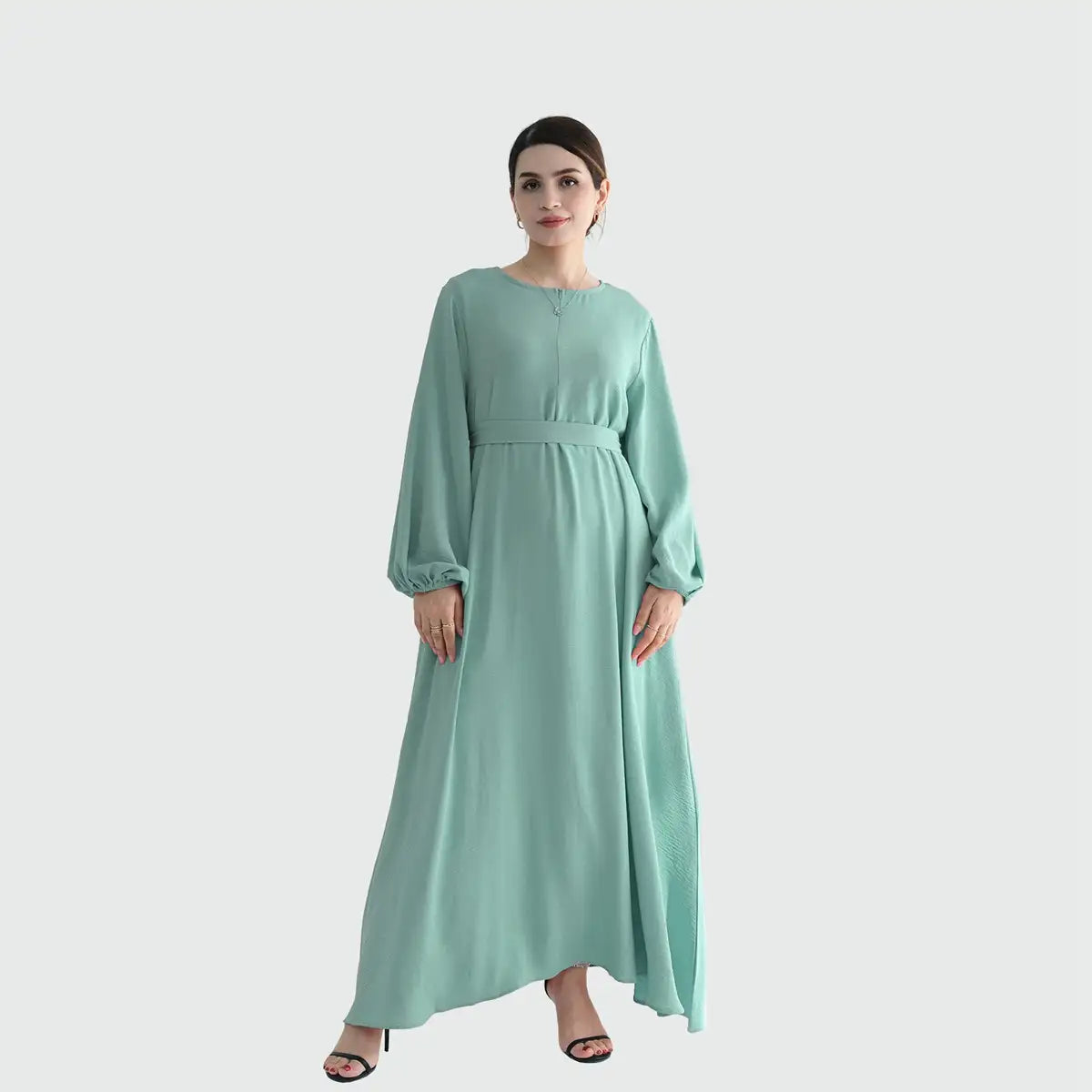 عباية نسائية مسلمة بأكمام طويلة
