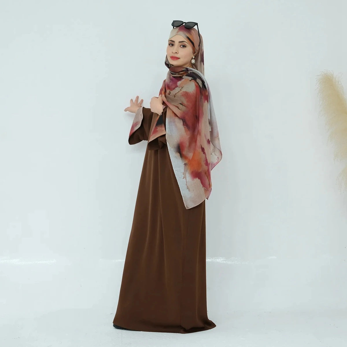 عباية نيدا بأكمام مزينة بالفتحات مع حجاب #25942