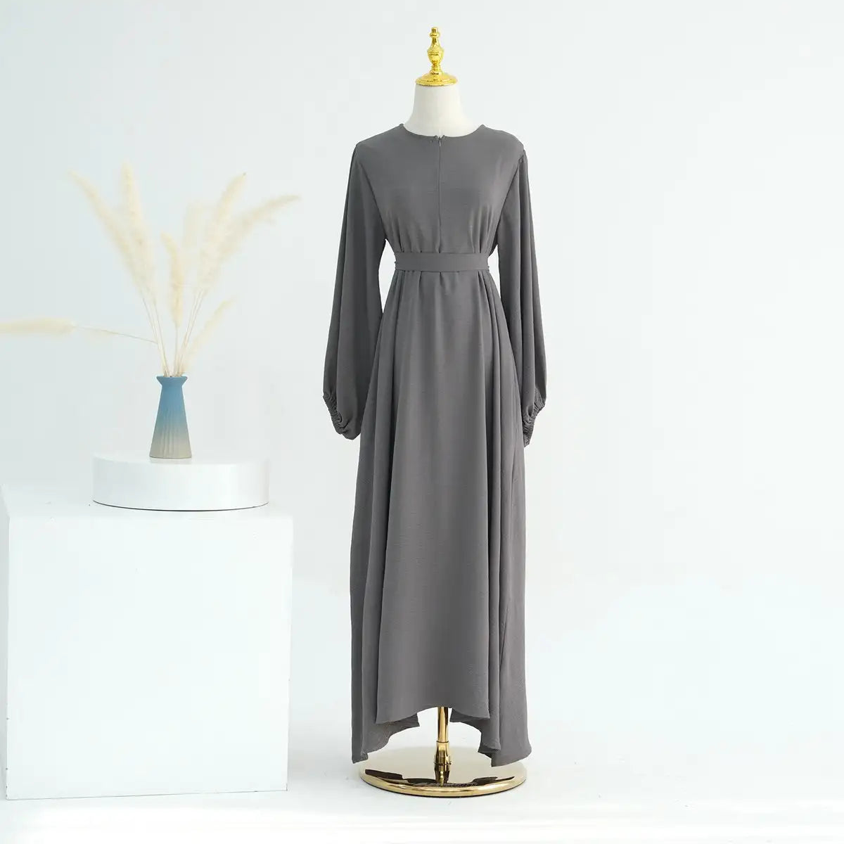 عباية نسائية مسلمة بأكمام طويلة