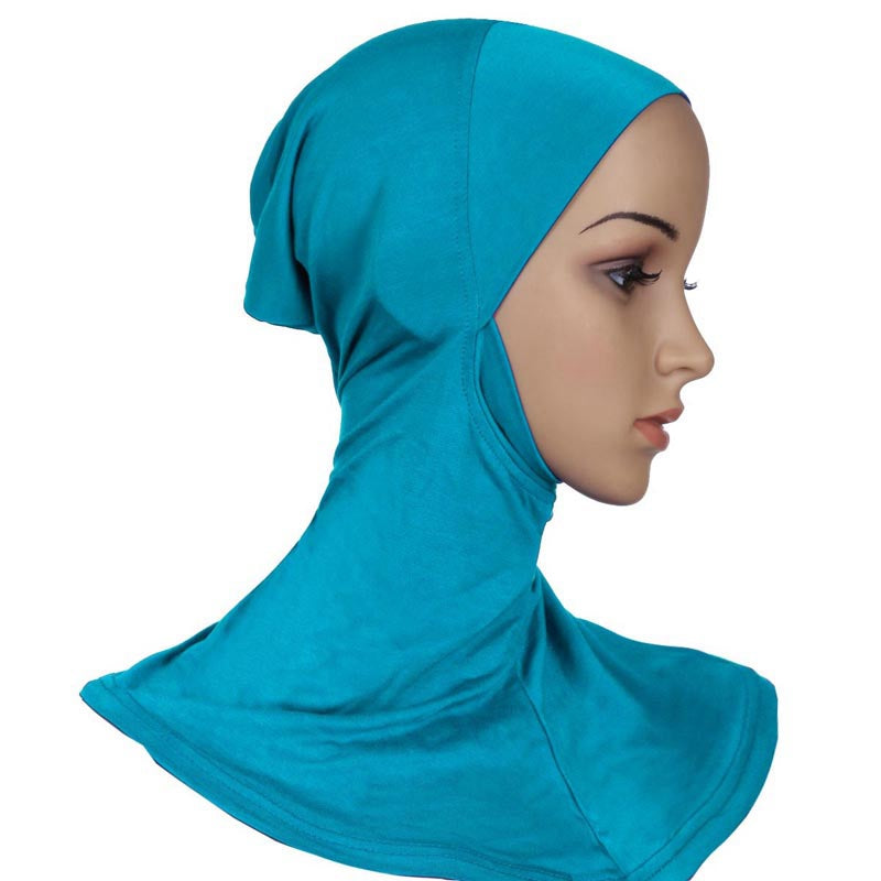 نساء مسلمات يرتدين الحجاب الداخلي