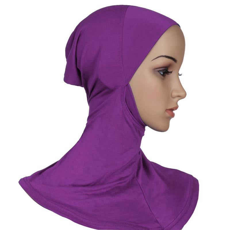 نساء مسلمات يرتدين الحجاب الداخلي