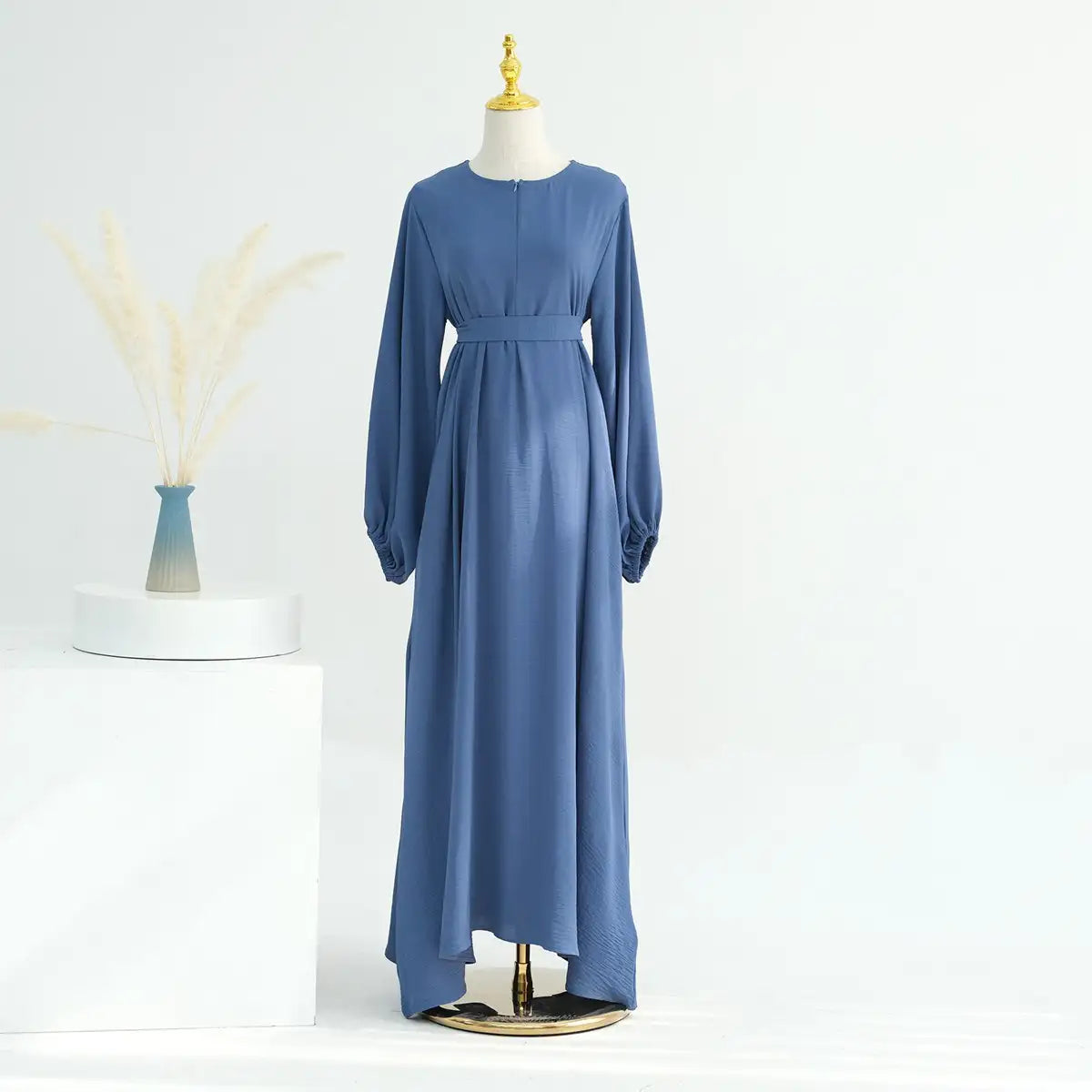 عباية نسائية مسلمة بأكمام طويلة