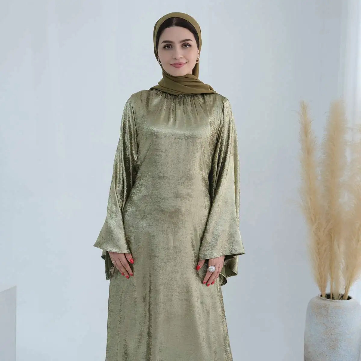 عباية نسائية مسلمة لامعة برونزية