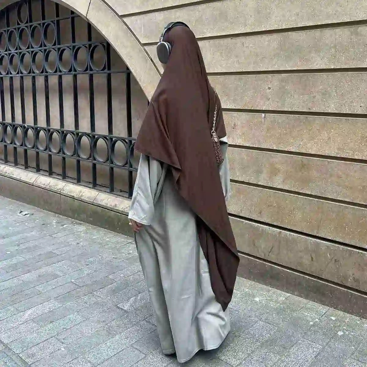 الخمار الطويل للمرأة المسلمة: النكاح والصلاة