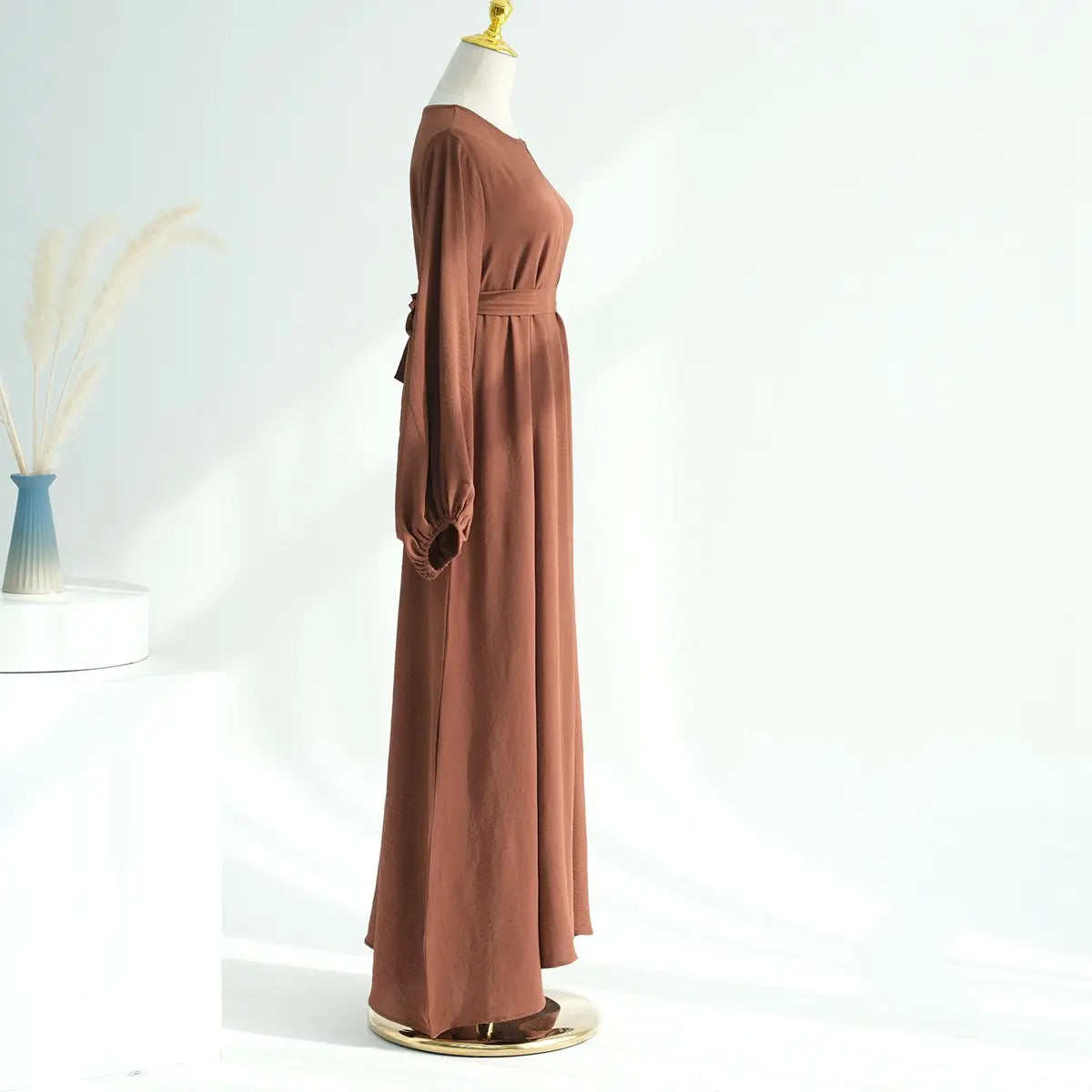 عباية نسائية مسلمة بأكمام طويلة