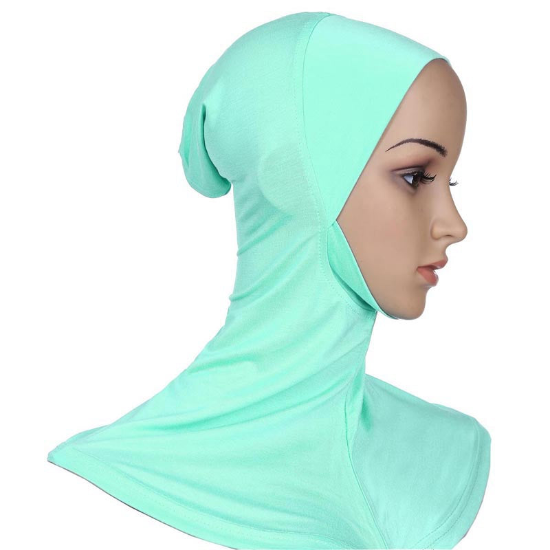 نساء مسلمات يرتدين الحجاب الداخلي