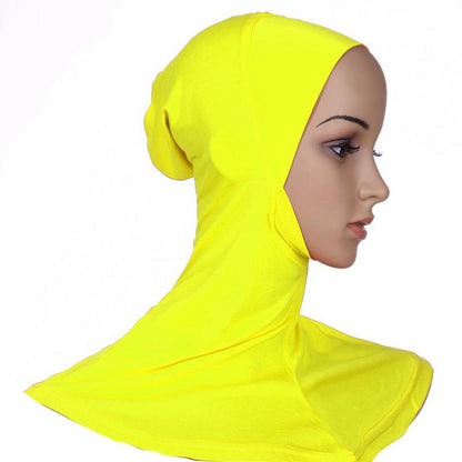 نساء مسلمات يرتدين الحجاب الداخلي